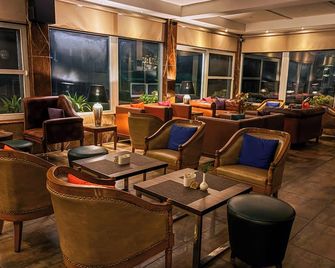 Asia Spa Resort Mcleodganj, Dharamshala Centrally Air Conditioned With Heated Swimming Pool - דרמאסאלה - מסעדה
