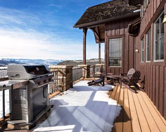 Stunning views from this 5 bedroom home on 8 acres, sleeps 12 - Carbondale - Balcon