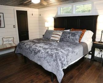 Hidden Gem Cottages: Ruby Cottage - Palestine - Ložnice