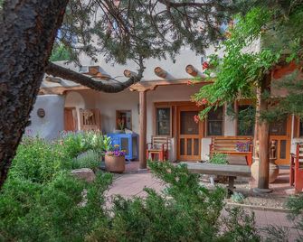Come stay with us in a unique Historical cozy space ! - Taos