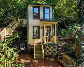 The 1883 Peabody House Bed & Breakfast - Eureka Springs - Bedroom