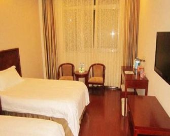 Greentree Inn Heze Mudan Road Bus Terminal Station Express Hotel - Heze - Спальня