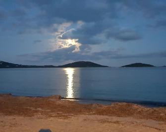 700 M Walk From The Beach Of St Cyprien, Charming Little Villa - Porto-Vecchio - Platja