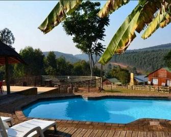 Tsanana Log Cabins and Mullberry Lane Suites - Graskop - Pool
