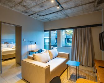Blackbrick Bedfordview Aparthotel - Johannesburg - Living room