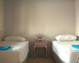 La Luna Hostel - Bodrum - Makuuhuone