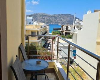 Avra Rooms - Karpathos - Balcón