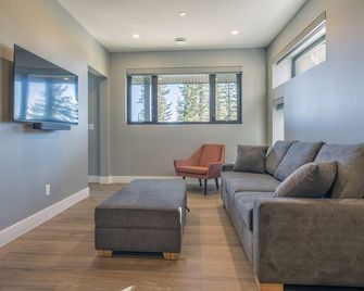 Brand new suite with garage, private laundry, and gear room - Vernon - Living room