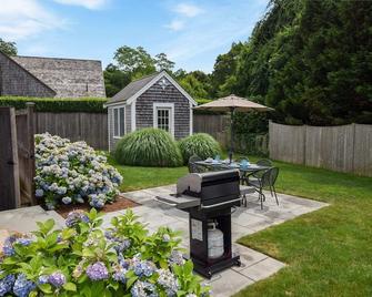 1 min drive to Rock Harbor 2 min to Town - Orleans - Patio