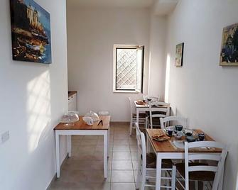 Villa Theresa - Paestum - Comedor