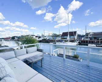 Spacious Modern Waterfront Villa - Atlantic City - Balcón