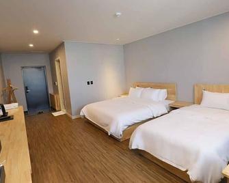 Gangneung Pine City Hotel - Gangneung - Bedroom