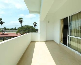 Hotel Oviya - Vavuniya - Balcón
