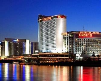 Relaxing Palo Verde Shores Home - Close-by Rotary Park Walking Distance to River - Bullhead City - Building