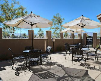 Hilton Garden Inn Palmdale - Palmdale - Innenhof