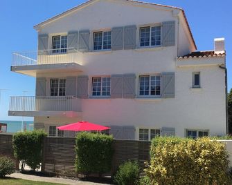 Appart 2/4 Pers Dans Maison, 3 Etoiles, À 30 M Plage, Terrasse, Parking Prive - Saint-Gilles-Croix-de-Vie - Gebouw