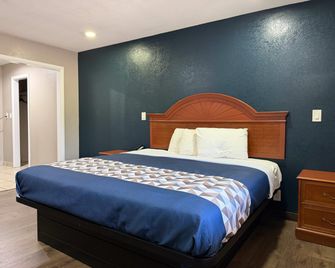 Rodeway Inn & Suites - Ada - Slaapkamer