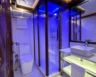 Overnight Super Yacht - Orchid - Dubái