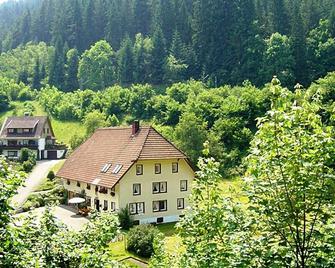 Country-style flat with garden - Triberg - Edifici