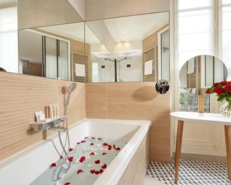 Hotel de Sevigne - Paris - Bathroom