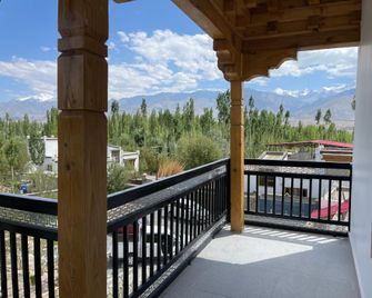 Earthhome by Angchok - Leh - Balcony