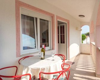 Apartments By The Sea Rogoznica - 4186 - Rogoznica - Balcón