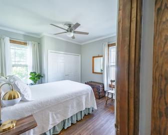 Stylish craftsman, perfect for groups, steps away from Downtown! - Somerset