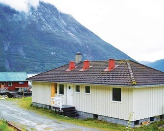 Lovely Home In Eidfjord With Wifi - Eidfjord - Building