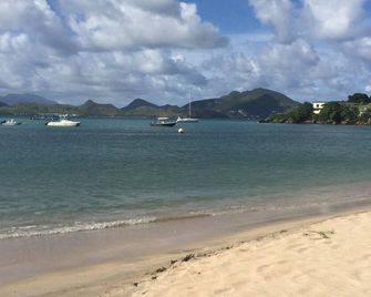 Private Nevis Villa with Stunning Views of St Kitts and Caribbean Sea - Charlestown - Playa