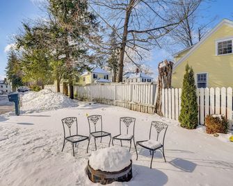 Walk to Dining: Downtown Lenox Guest House! - Lenox - Patio