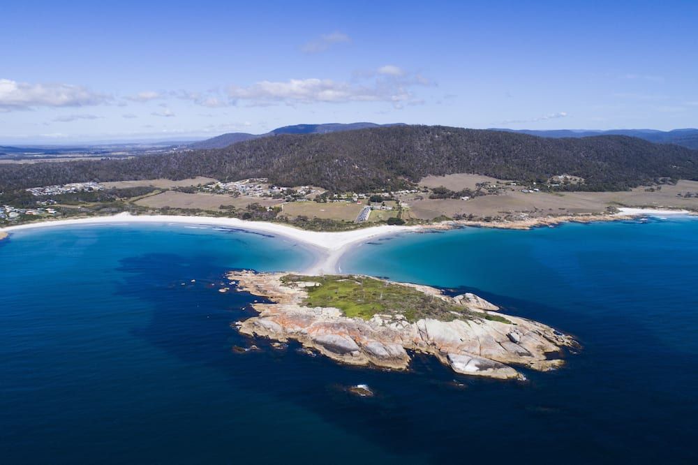 Diamond Island Resort & Penguin viewing - Bicheno