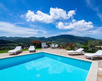 Il Castello di Perchia - Spoleto - Piscina