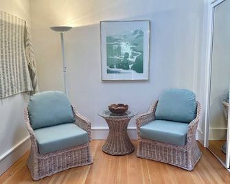 Cute Cottage In Oakland Hills With Twin Beds - Oakland - Living room