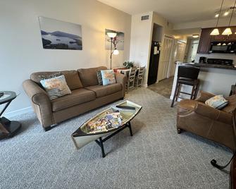 #116 Pointe - 1 Bedroom Lakefront Condo At Mariners Sml - Huddleston - Sala de estar