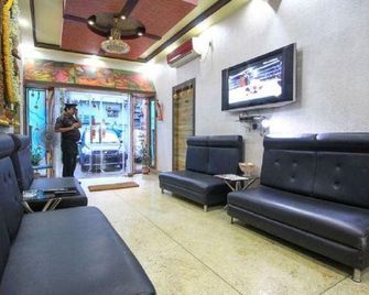 Hotel Tirupati International - كولكاتا - غرفة معيشة