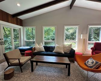 Newly renovated w/ Brand new kitchen and updated living room with more windows! - Guilford - Living room
