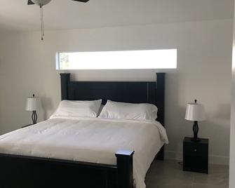 Stunning New Home in Cape Coral Florida - Cape Coral - Bedroom