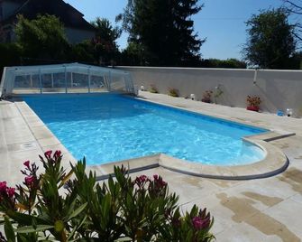 Bed & Breakfast Le Clos Fleuri Vineuil - Vineuil - Bazén
