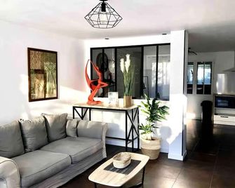 Appartement charmant à La Cadière-d'Azur, 68 m², jacuzzi - La Cadière-d'Azur - Salon