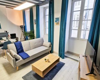 Appartement Ma Douce Charente - Superbe T3 Design et Fonctionnel - Hyper Centre à Saintes - Saintes - Living room