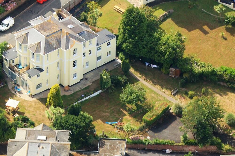 Apartment 7, Budget, Street View - Torquay - Building