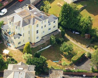 Apartment 7, Budget, Street View - Torquay - Building