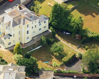 Apartment 7, Budget, Street View - טורקי - בניין