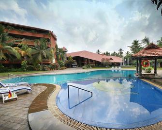 Uday Samudra Leisure Beach Hotel & Spa - Kovalam - Pool
