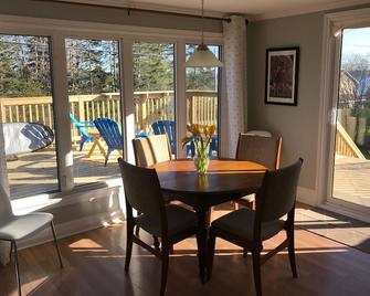 Modern Beach House (Hunt's Point - Summerville - Liverpool) - Hunt's Point - Dining room