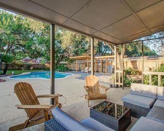 Bigger & Better Tropical Oasis - Jersey Village - Patio