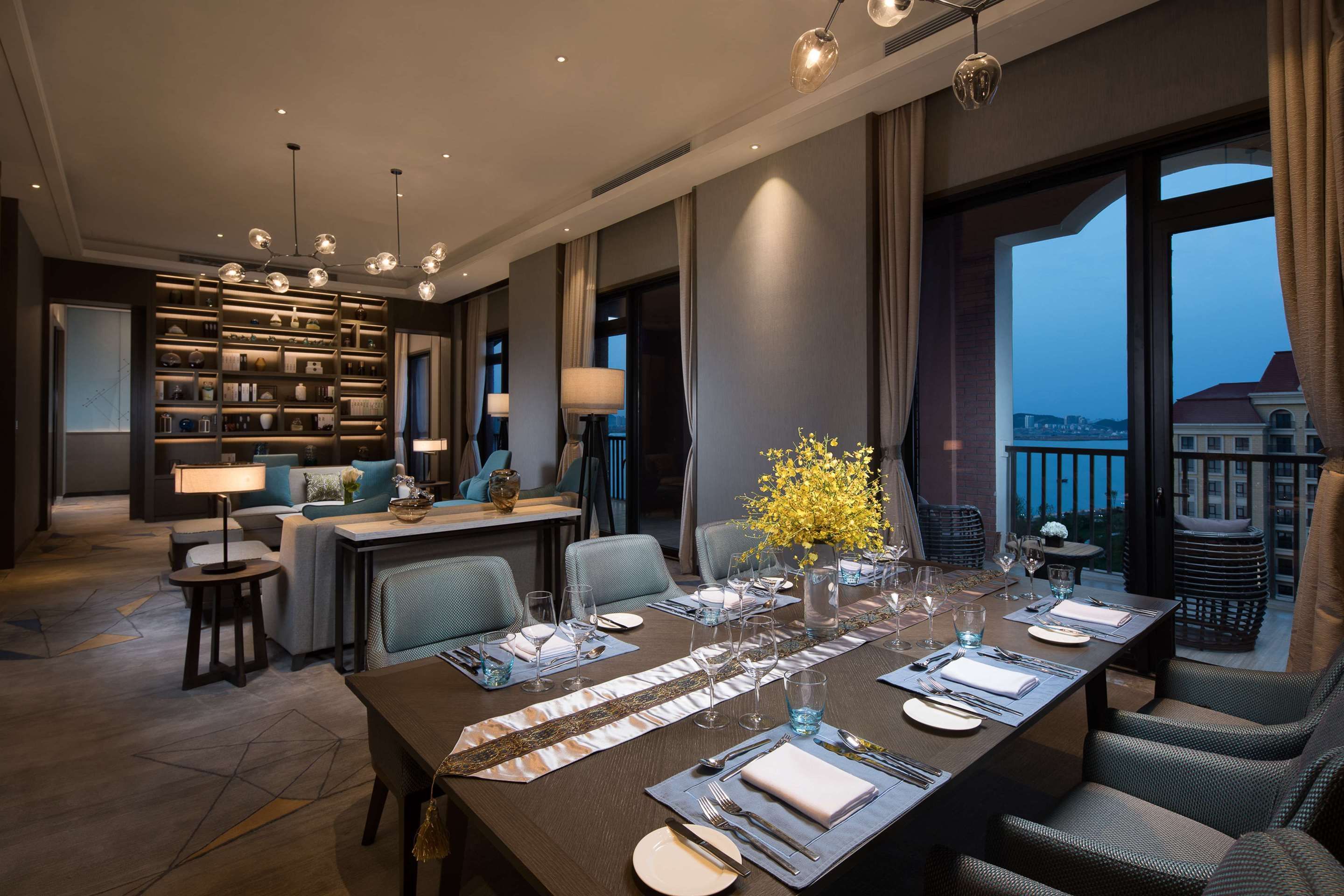 DoubleTree by Hilton Qingdao Oriental Movie Metropolis thumbnail 3