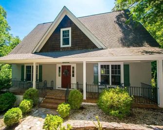 Lakefront 3BR w Private Dock Firepit Free Tix - Mill Spring - Edificio