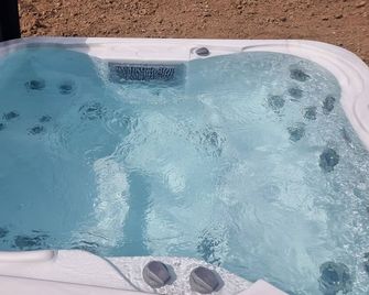 Pet Friendly 2-Bed Luxury Lodge in Routh w HotTub - Beverley