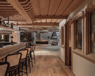 Alpenrose Wellnesshotel - Elbigenalp - Bar